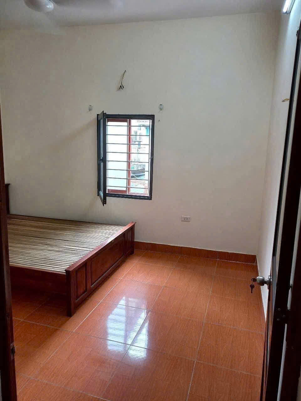Cho thuê nhà ngõ 192 Lê Trọng Tấn, 40m2, 2.5 tầng, 3 ngủ, 8.5 triệu ở hộ gia đình, nhóm ngoan - Ảnh 3